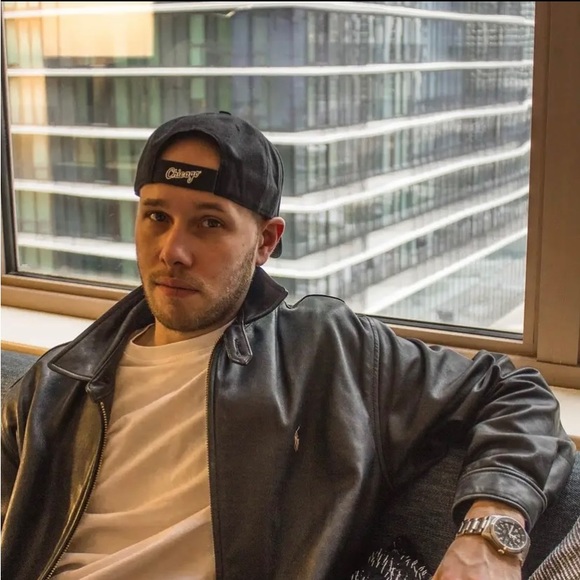 Meet your Posher, Justin - Picture 2 of 3